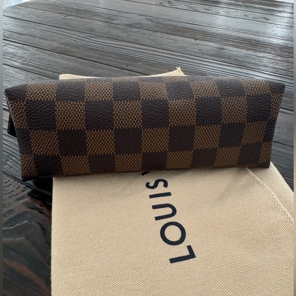 Authentic Louis Vuitton Damier Ebene Cosmetic Pouch in Like New Condition - Picture 5 of 16